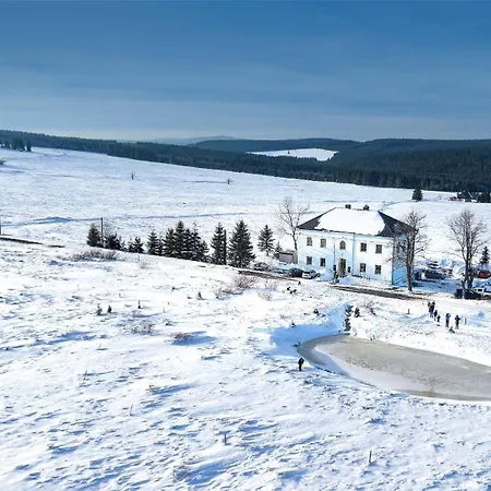 Perninsky Dvur 4*